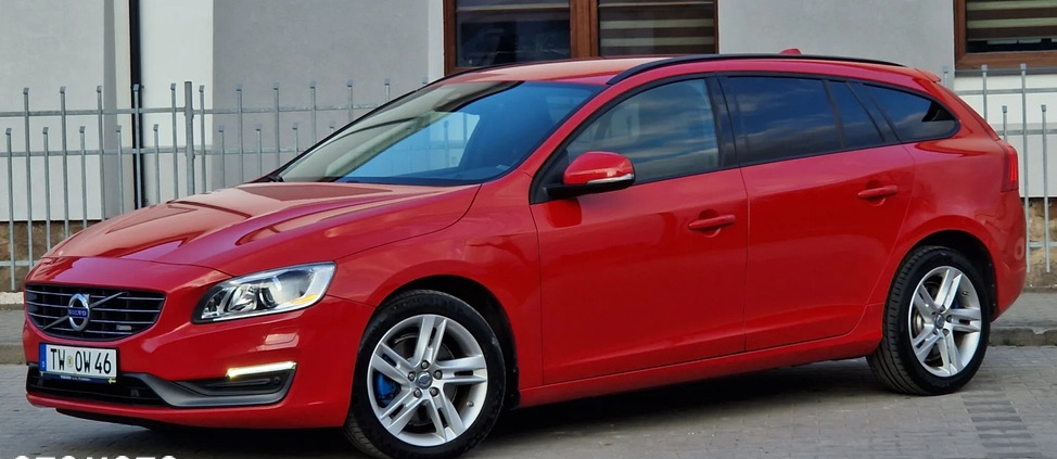 Volvo V60 cena 44700 przebieg: 221000, rok produkcji 2014 z Pionki małe 562
